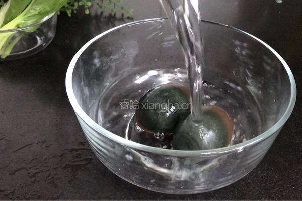 虾皮皮蛋汤的做法图解2