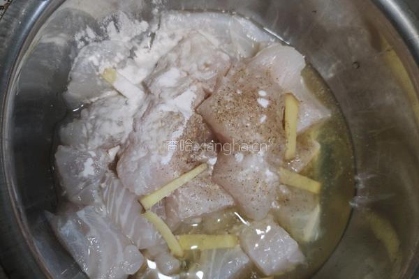 酸菜巴沙鱼的做法图解2