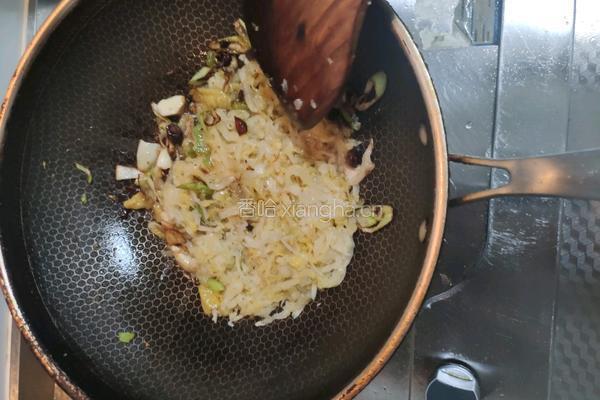 酸菜巴沙鱼的做法图解4