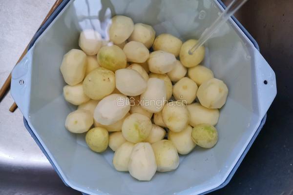 五花肉焖小土豆的做法图解2