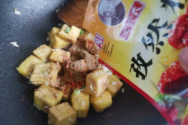 椒盐豆腐的做法图解9