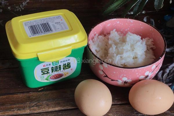 小白兔酱炒饭的做法图解1