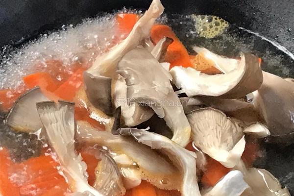 白菜炒平菇的做法图解7