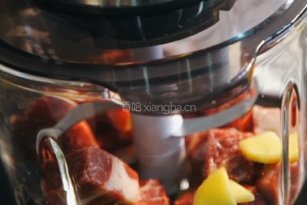马蹄小米牛肉球的做法图解3