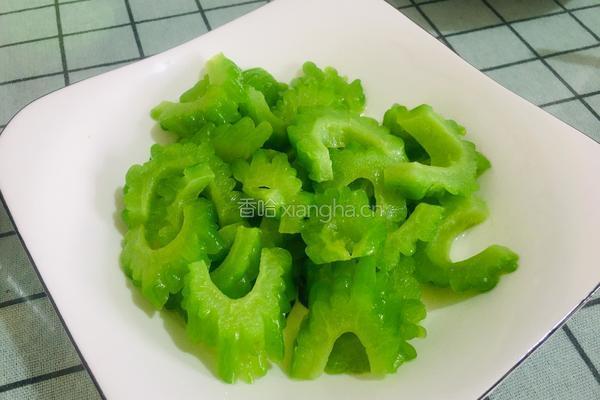 凉拌苦瓜的做法图解8