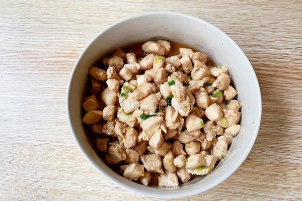 杏鲍菇炒鸡丁的做法图解6