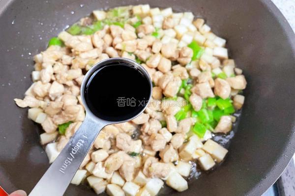杏鲍菇炒鸡丁的做法图解10