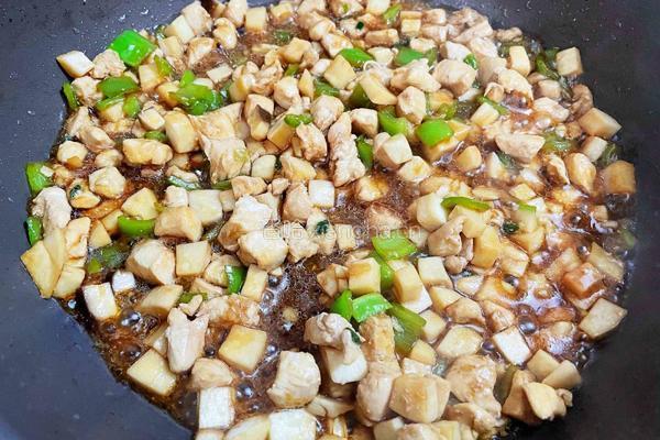 杏鲍菇炒鸡丁的做法图解13