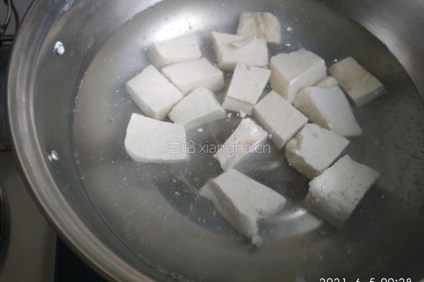 小白菜枸杞豆腐汤的做法图解6