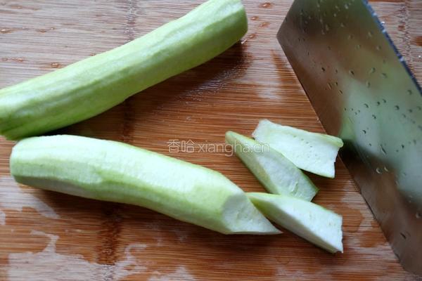大头菜丝瓜汤的做法图解1