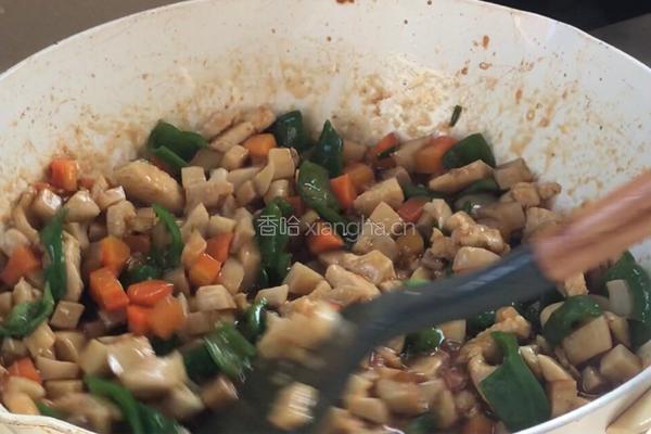 杏鲍菇炒鸡丁的做法图解16