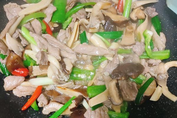 平菇炒肉的做法图解5