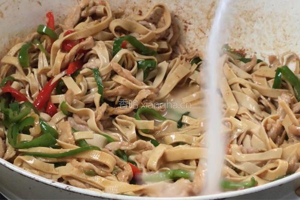 豆腐皮炒肉的做法图解18