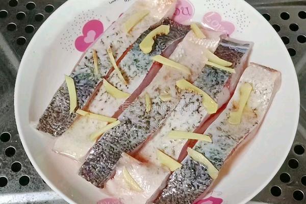 剁椒蒸鱼腩的做法图解8