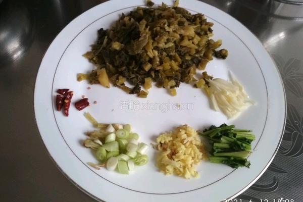 酸菜炒肉丝的做法图解5