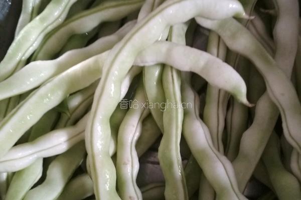 五花肉炖芸豆的做法图解1