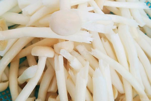 海鲜菇豆腐汆丸子的做法图解1