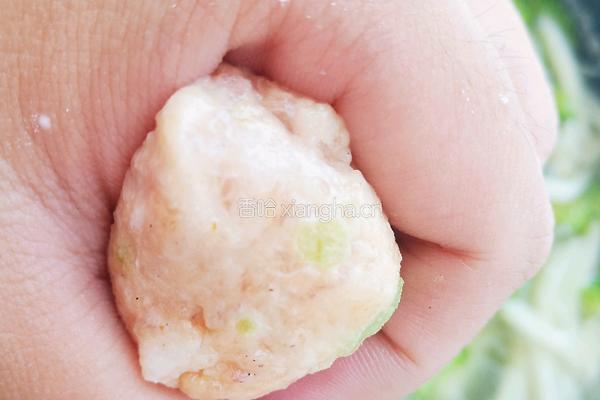 海鲜菇豆腐汆丸子的做法图解12