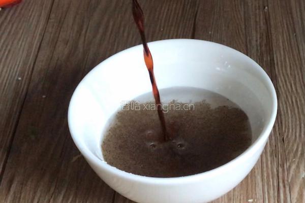 青红椒口蘑炒鸡蛋的做法图解4