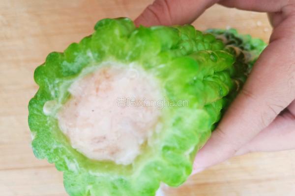 煎酿苦瓜的做法图解4