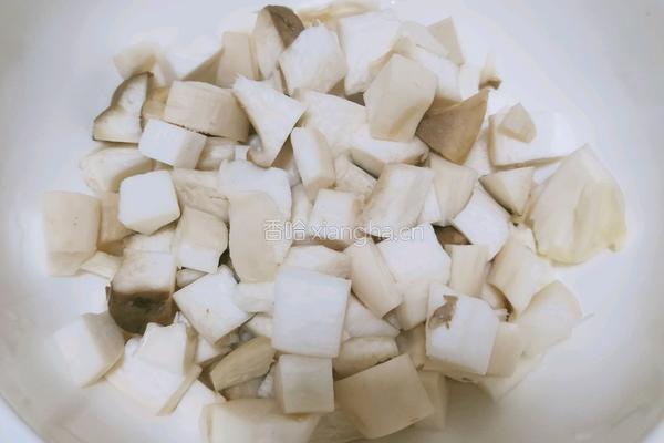 杏鲍菇炒肉的做法图解1