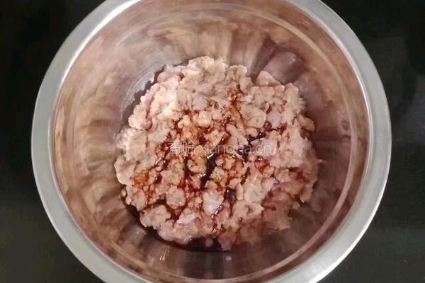 肉末炒毛豆米的做法图解2