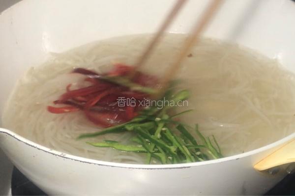 凉拌绿豆芽的做法图解7