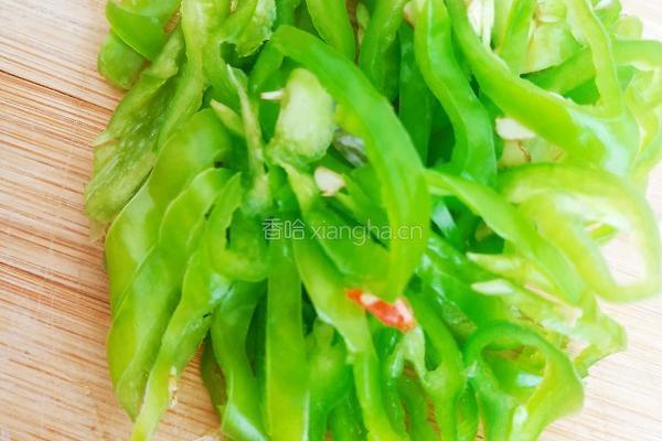 炝拌绿豆芽的做法图解3