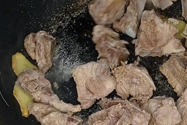 胡萝卜排骨汤的做法图解5