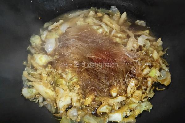 包菜炒粉丝的做法图解4