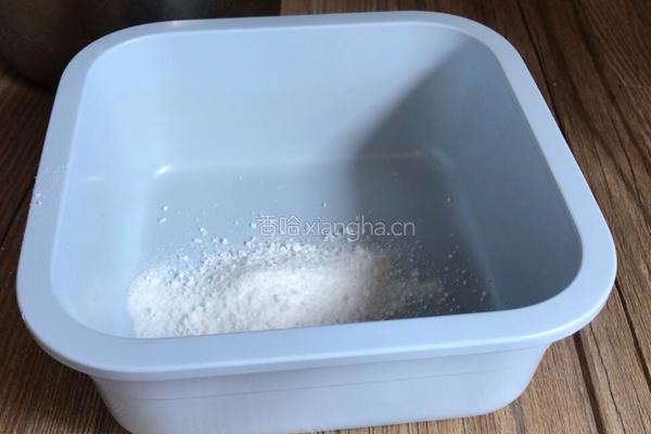 桑葚子酸奶冰粉的做法图解2
