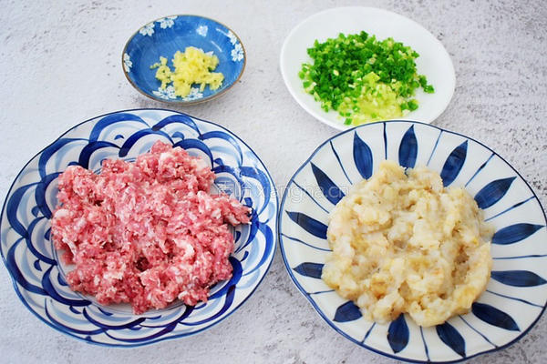 鲜虾猪肉馄饨的做法图解2