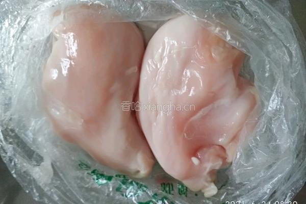 煎鸡胸脯肉的做法图解1