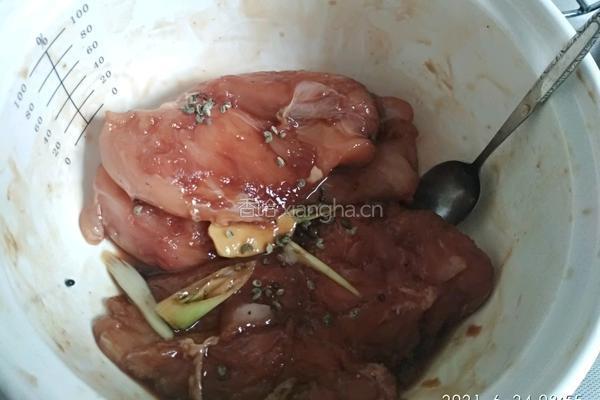 煎鸡胸脯肉的做法图解3