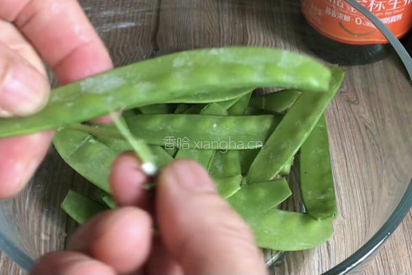 五花肉炒荷兰豆的做法图解2