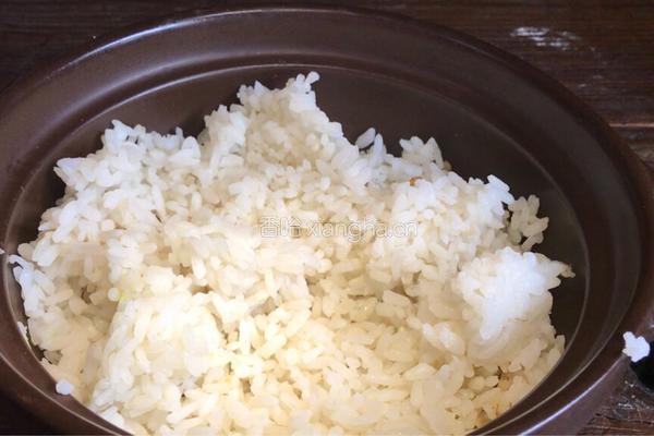 剩菜剩饭煲仔饭的做法图解1