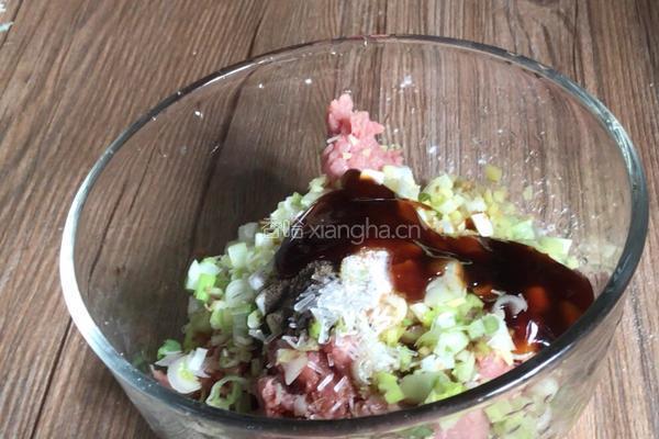 红萝卜牛肉锅贴的做法图解9
