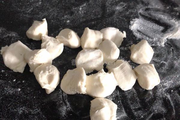 红萝卜牛肉锅贴的做法图解13