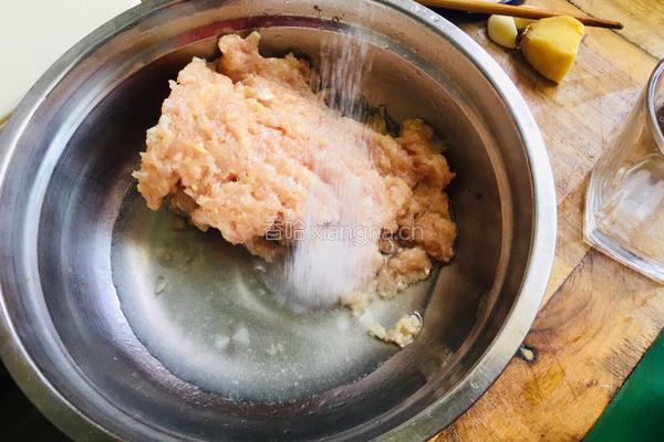 清汤鸡肉馄饨的做法图解1
