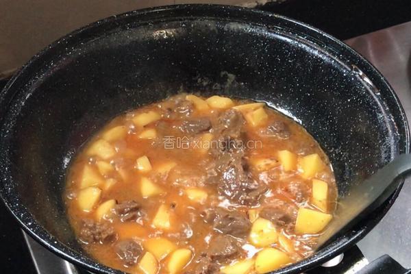 红烧牛肉烧土豆的做法图解7