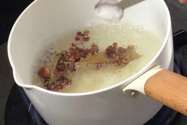 泡椒猪皮的做法图解2