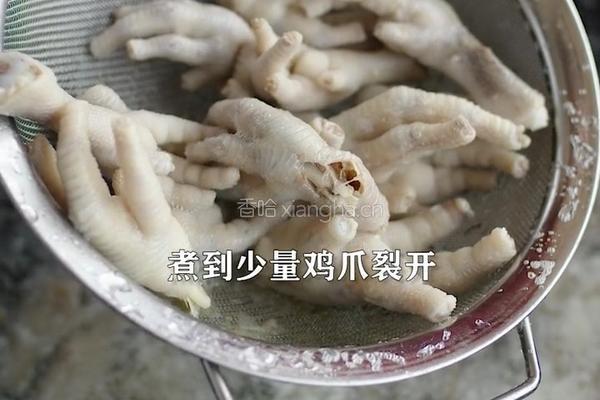 柠檬酸辣无骨鸡爪 当零食和下酒菜都好吃的做法图解1