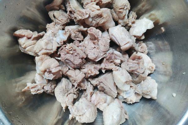 土豆炖鸭腿的做法图解3