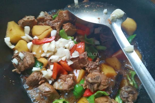 土豆炖鸭腿的做法图解13