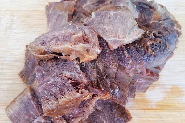 祖传下饭菜之小炒熟牛肉的做法图解1