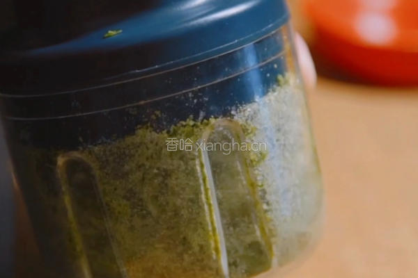 自制翡翠牛肉粒的做法图解2