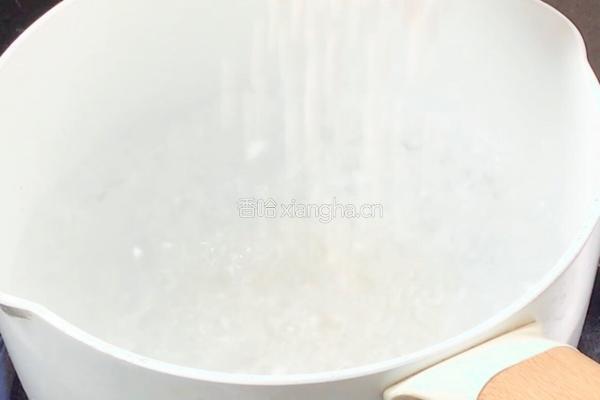 鸡蛋木瓜西米露的做法图解1