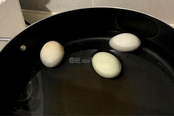 皮蛋瘦肉粥的做法图解1