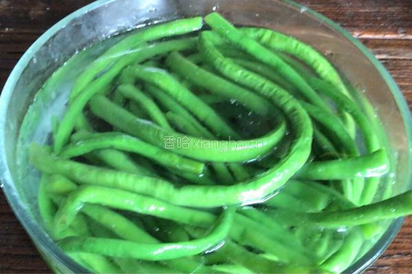 麻辣豇豆麻花的做法图解9