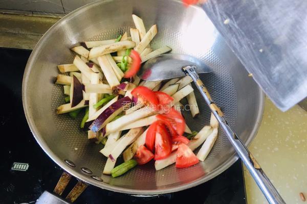 家常茄子炒豆角的做法图解3